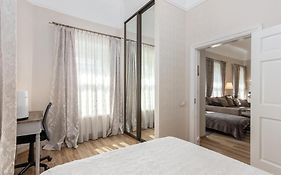 Elegant Apartment In Historical Centre & Free Locked Parking