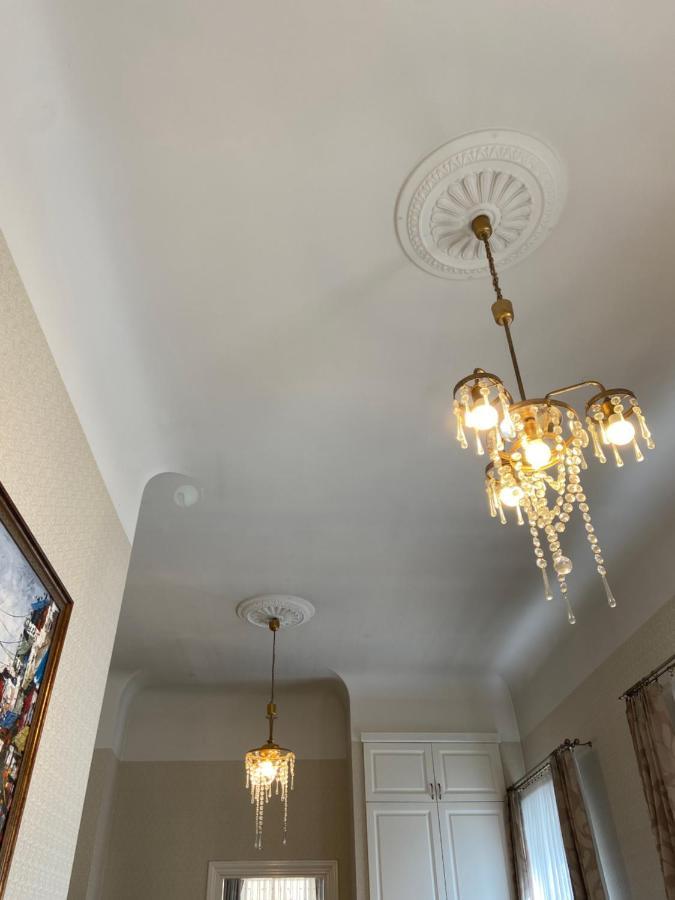 Elegant Apartment In Historical Centre & Free Locked Parking Riga Exterior photo