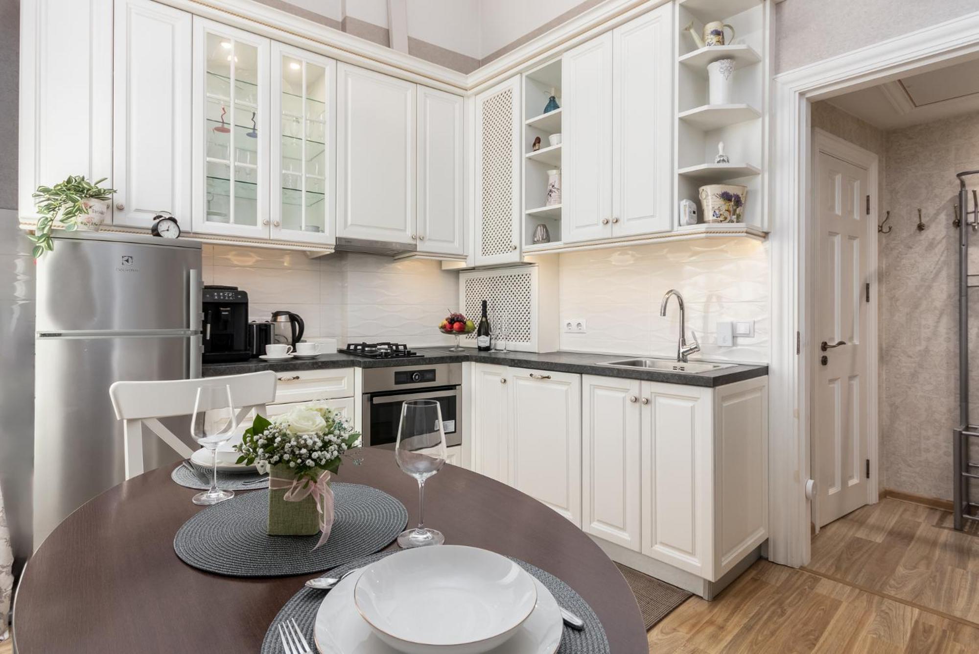 Elegant Apartment In Historical Centre & Free Locked Parking Riga Exterior photo